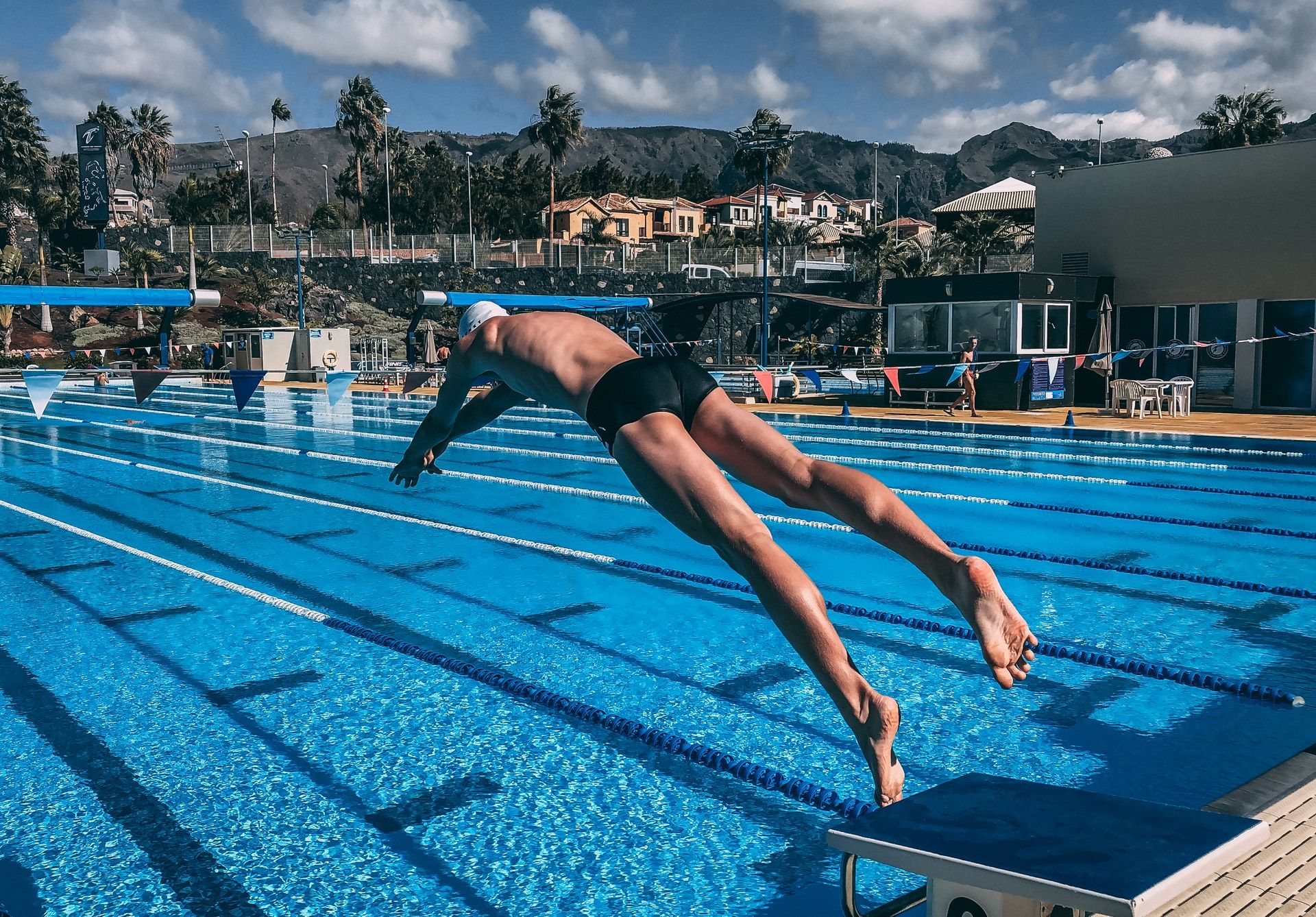 Natación piscina recurso deporte aire libre solitario