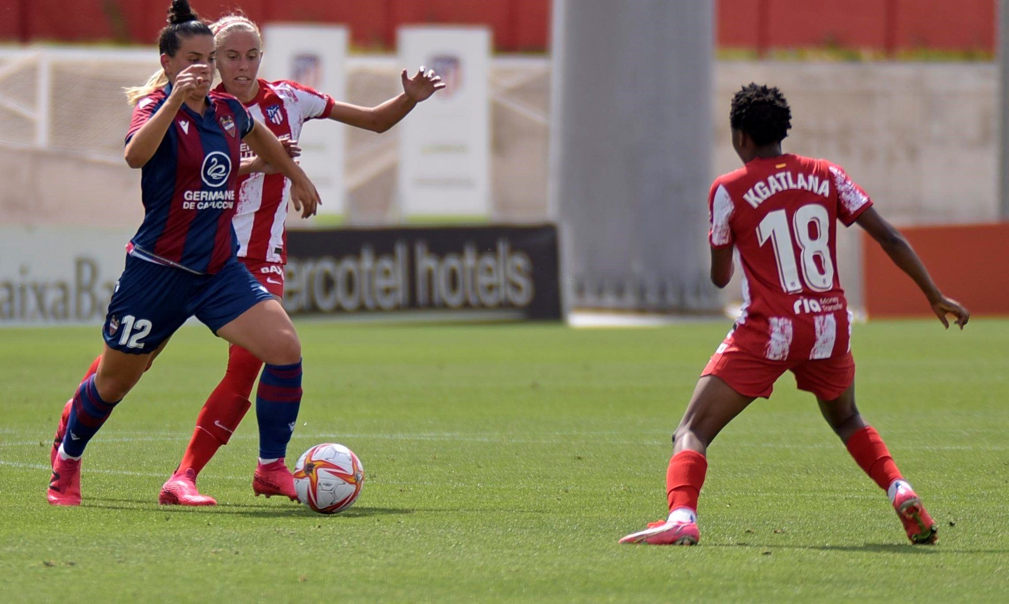 la liga femenina de fútbol profesional...