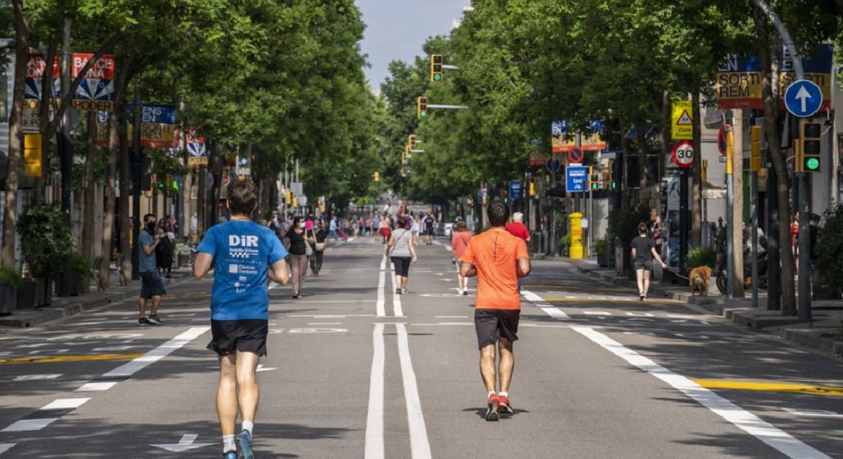 Gente haciendo deporte en en Barcelona. Fotografía de Isaac Planella