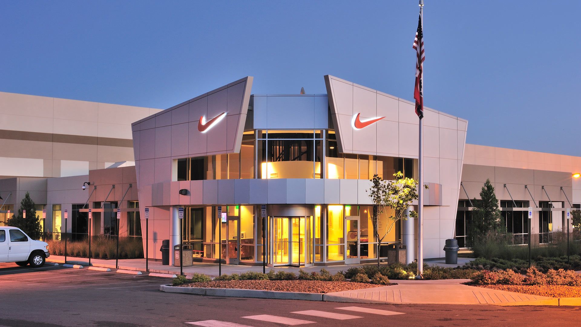velocidad tenis El cielo Nike abre un centro logístico en España para agilizar su...