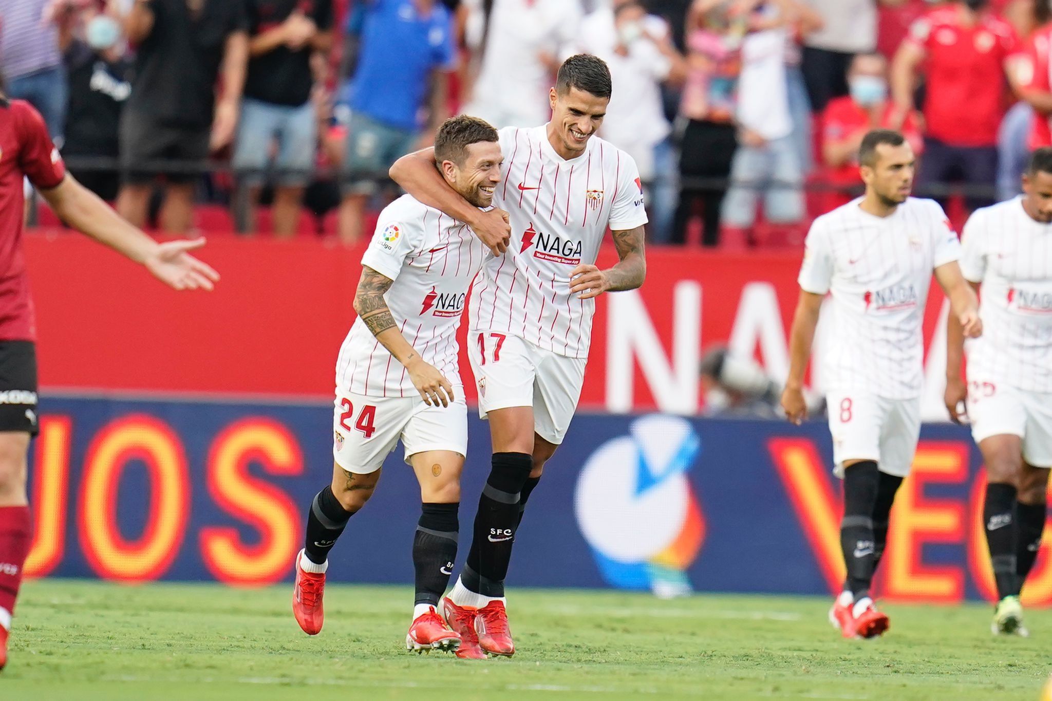 Quieres una CAMISETA DEL SEVILLA FC firmada por sus jugadores