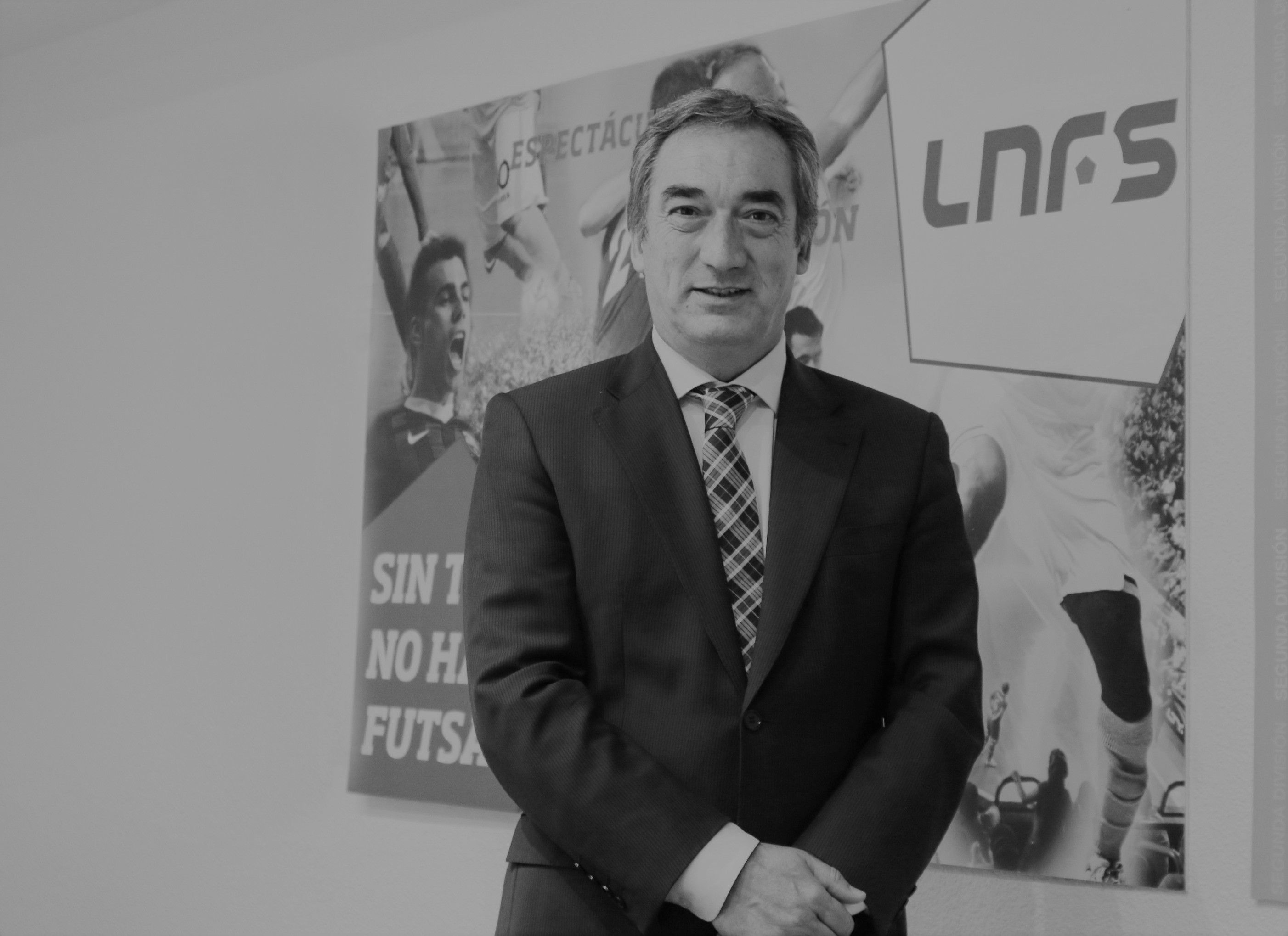 Javier Lonza One lnfs one on one blanco y negro
