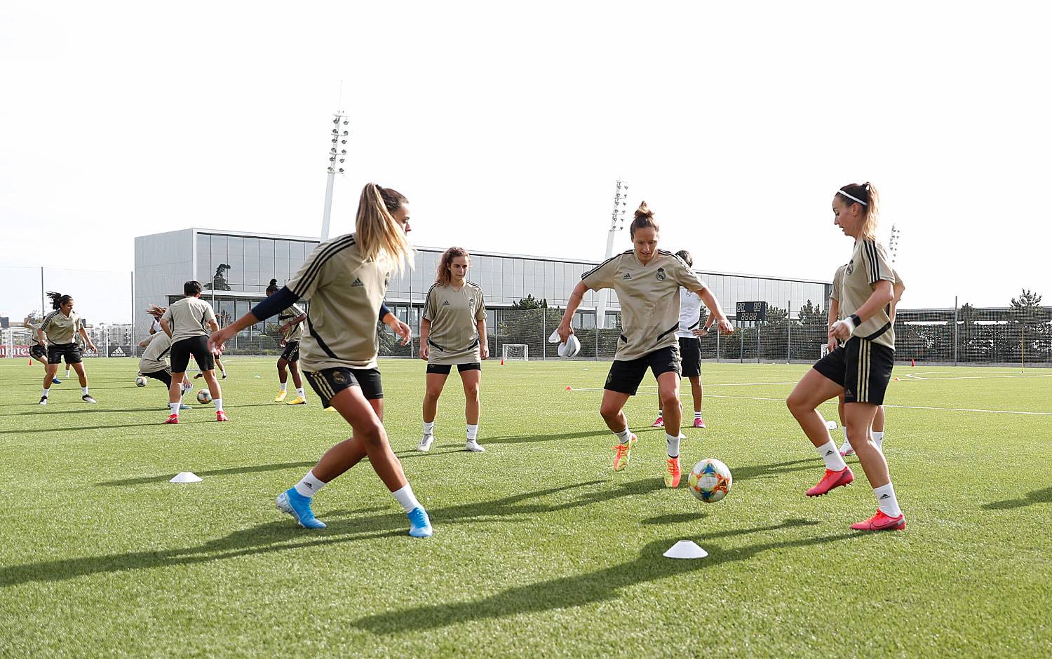 Entrenamiento del Real Madrid femenino, que se estrena esta temporada en la Liga Iberdrola.