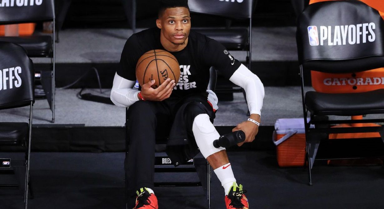 Russel Westbrook utilizando un dispositivo Hyperice en la NBA.