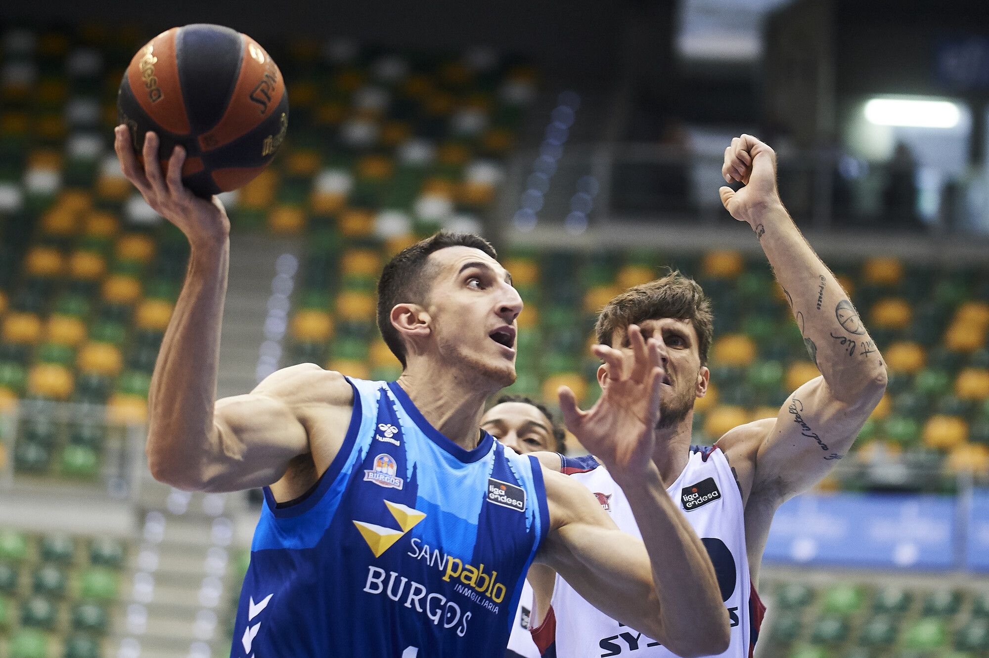 Hereda San Pablo Burgos vs TD Systems Baskonia. Fuente: ACB Photo B.B Hojas