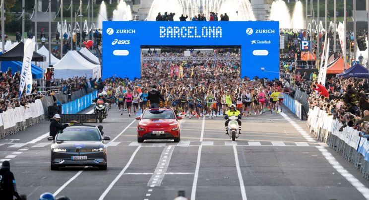 agua ratón o rata Morgue Deporvillage toma el testigo de Asics como espónsor del M...
