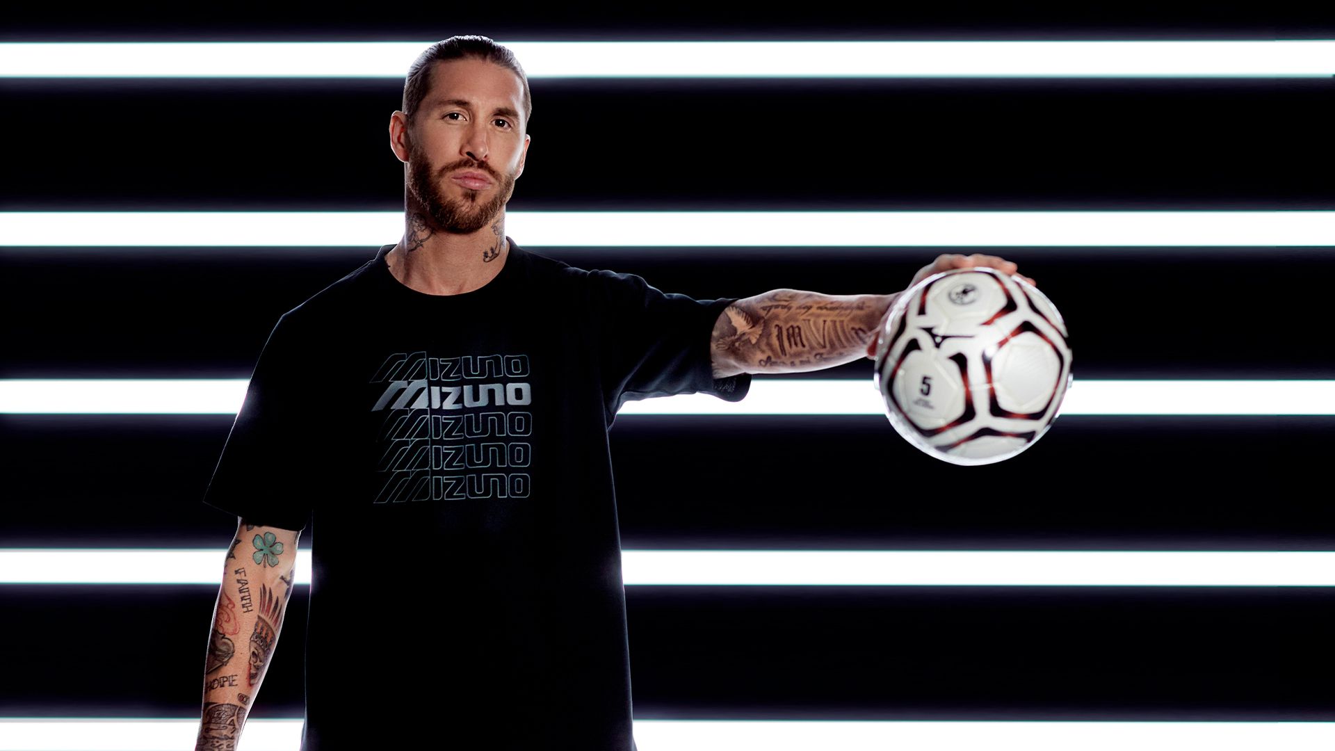 Saludo material pálido Sergio Ramos dice adiós a Nike y se convierte en la nueva...