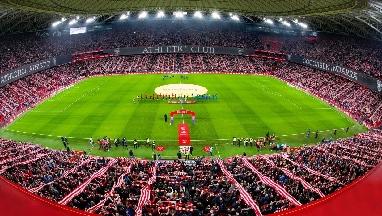 El Gobierno aprueba la vuelta del 100 de aforo en LaLiga...