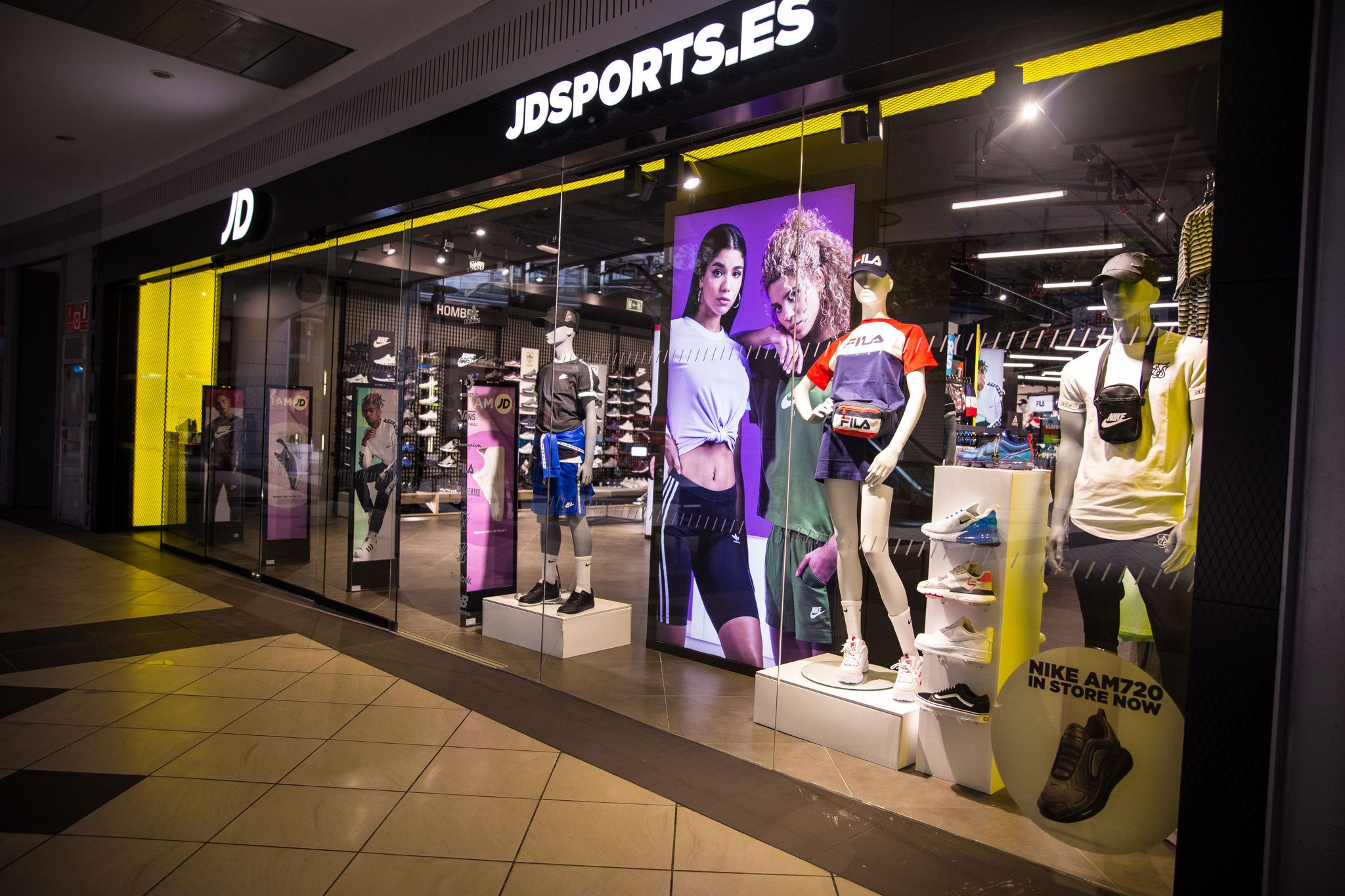 Nike un paso más allá en su digital incluye su oferta de productos en JD Sports