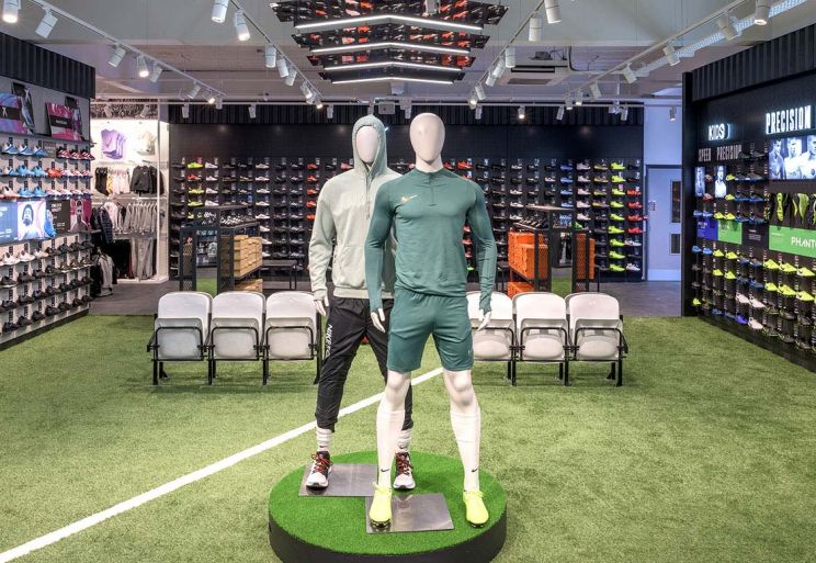 Sports Direct abre su tercera tienda en España con la com...