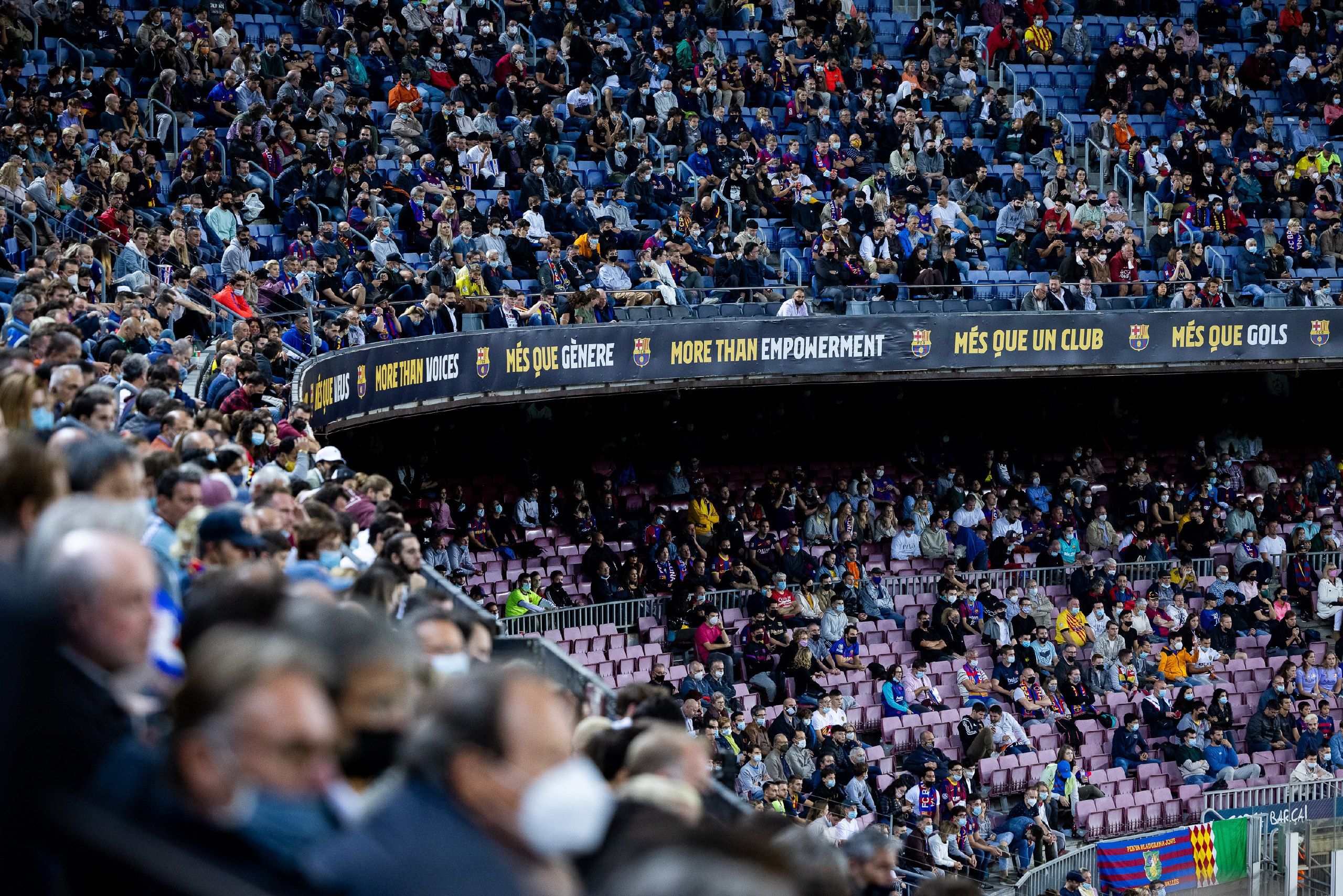 fc barcelona camp nou grada vacia