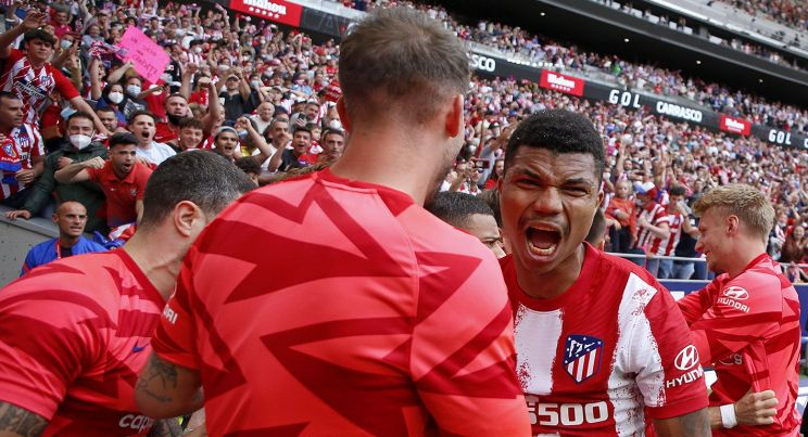 La futura equipación del Atlético de Madrid despierta la reacción de los  aficionados con una “contracamiseta”