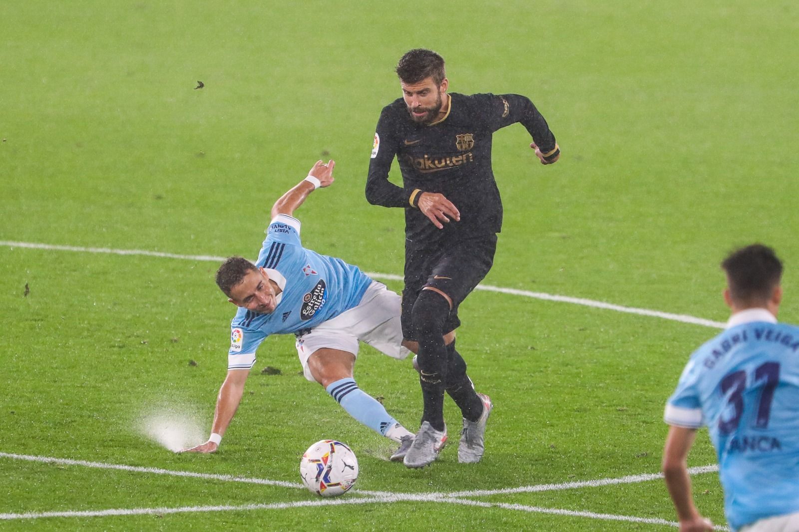 fc barcelona pique 20 21