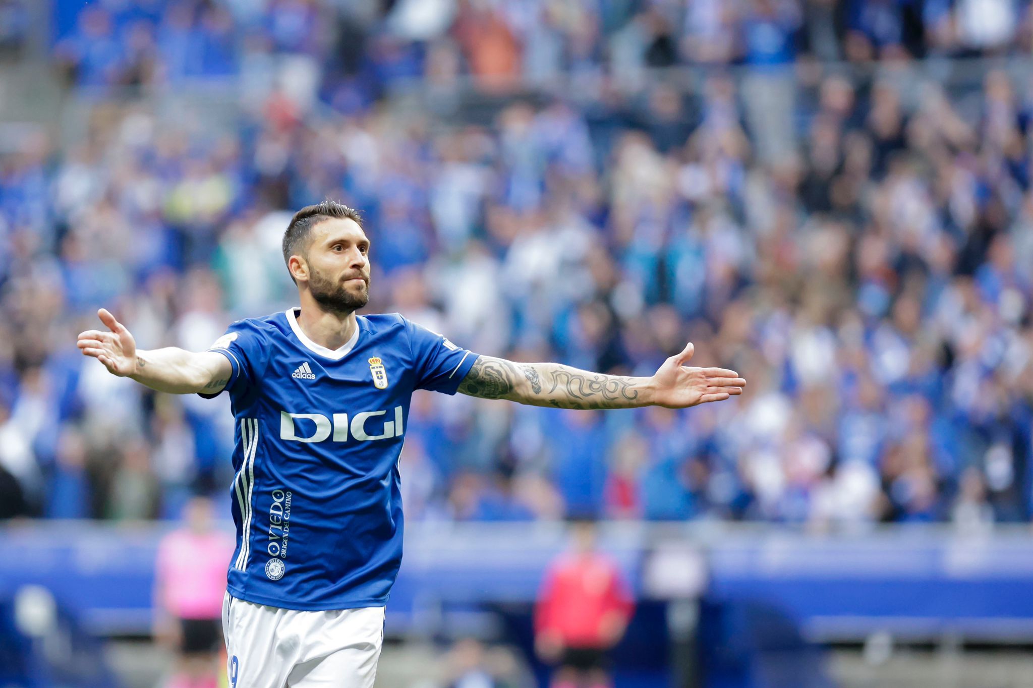 El Real Oviedo alcanza el 'sold out' en su equipación con Biow y W3  FanSports