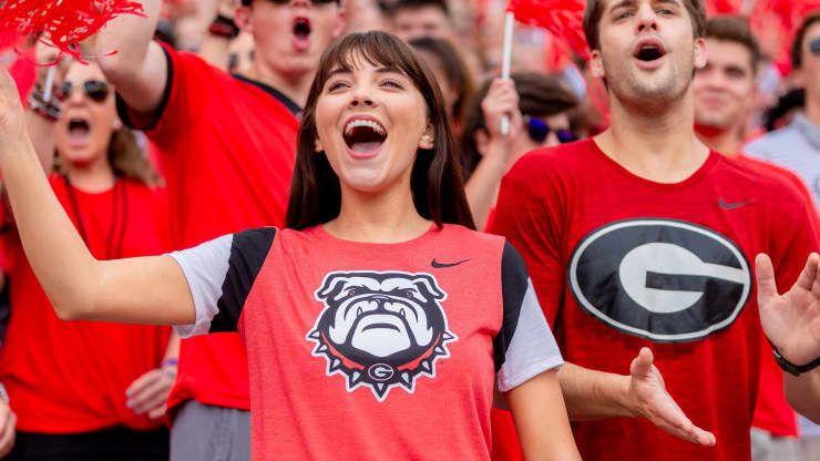 solapa Adular Ondas Nike se alía con Fanatics para impulsar el 'merchandising' en el deporte  universitario americano