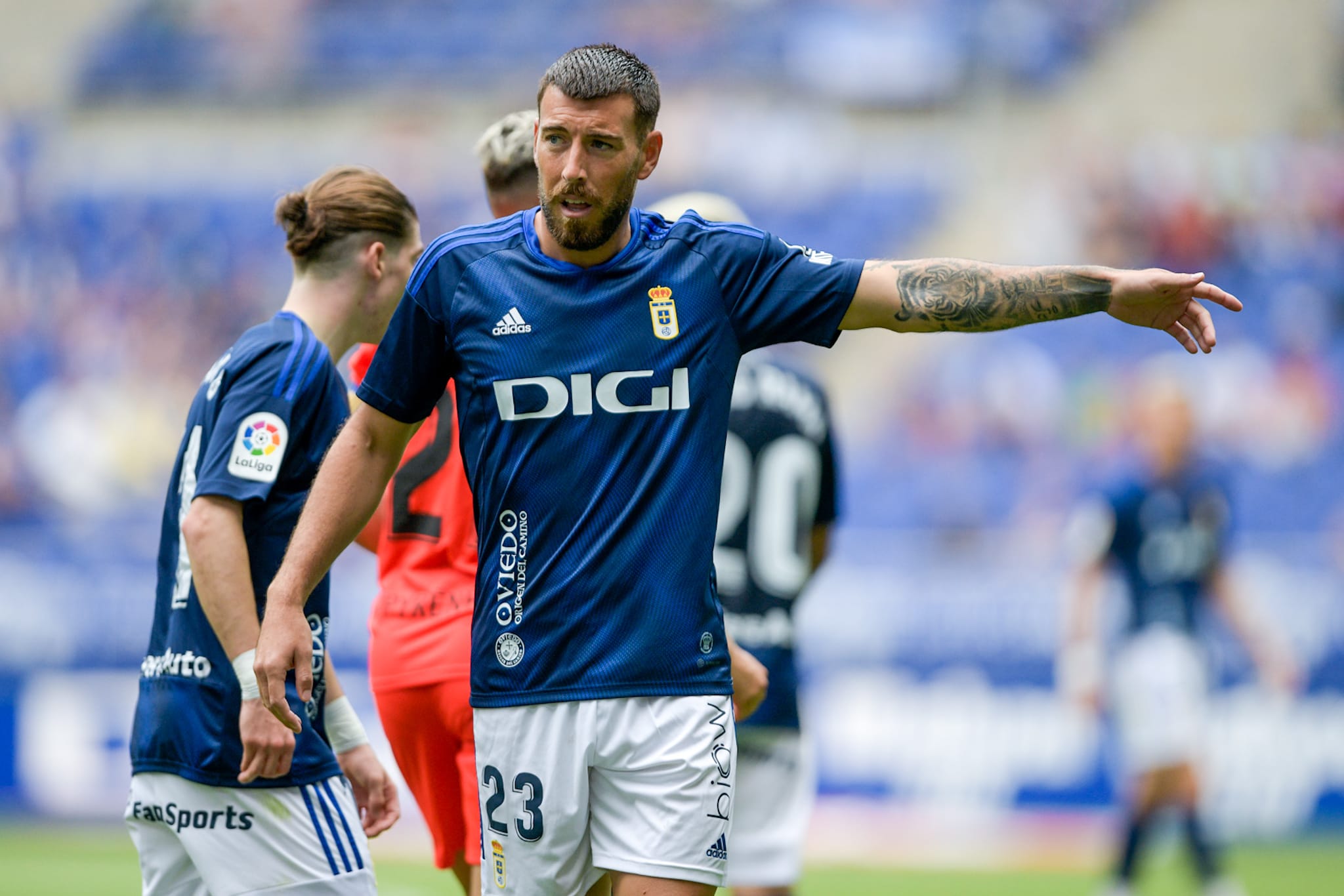 El Real Oviedo alcanza el 'sold out' en su equipación con Biow y W3  FanSports