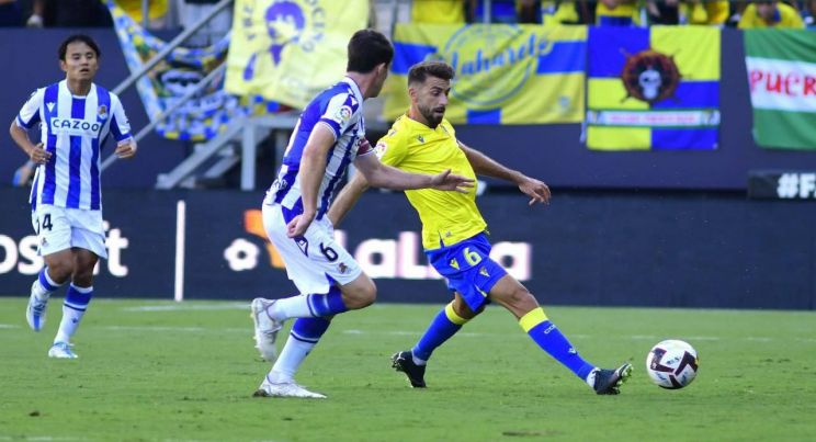 El Cádiz CF firma a Khalifa Capital como patrocinador principal para esta temporada