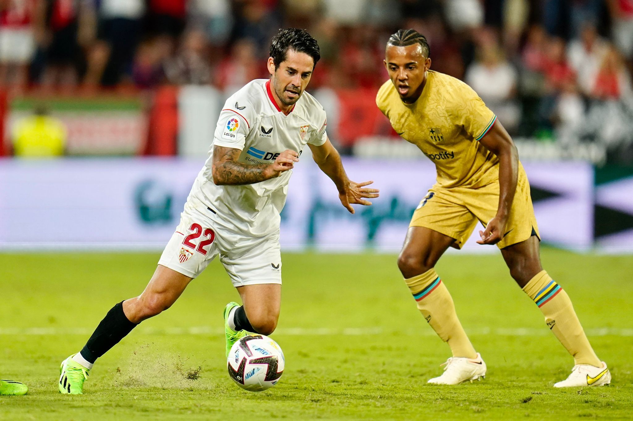 El Sevilla FC renueva con Cruzcampo hasta 2025 y eleva el patrocinio a la  camiseta del femenino