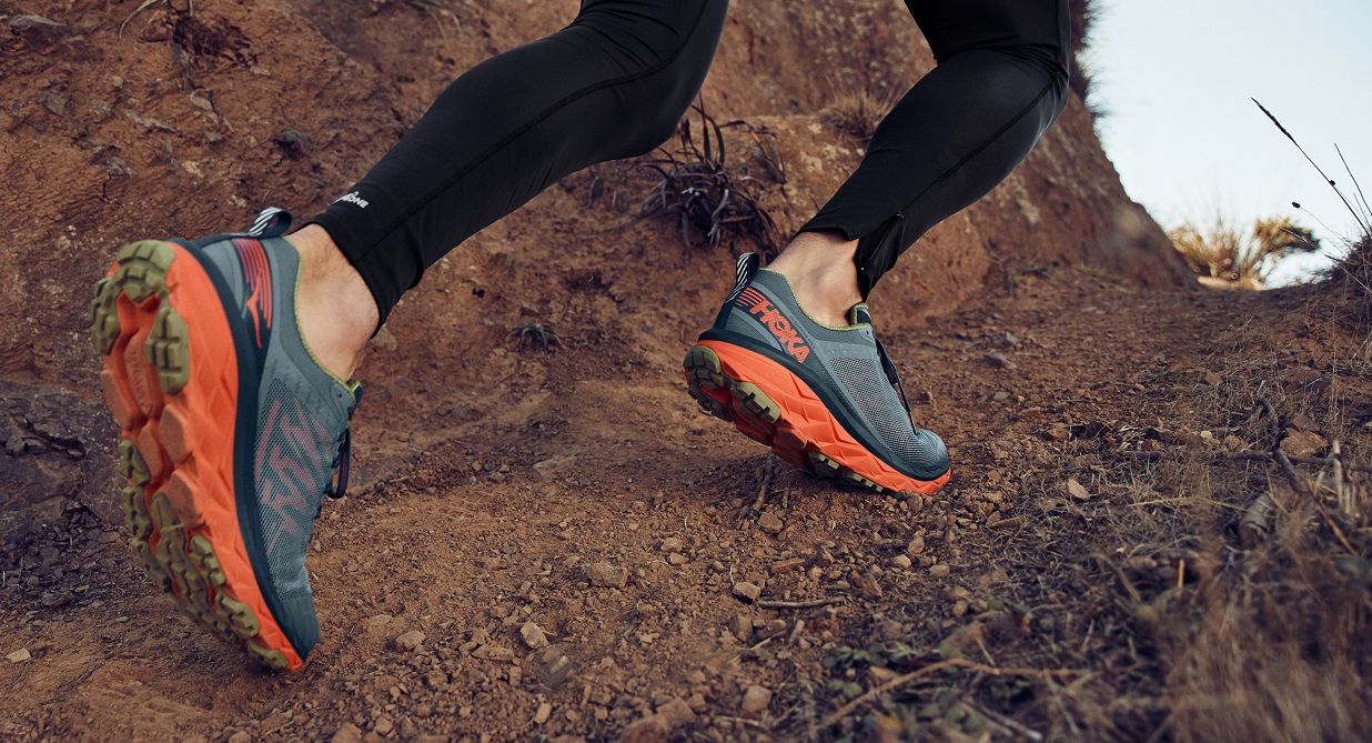 Deckers hoka one one 2025