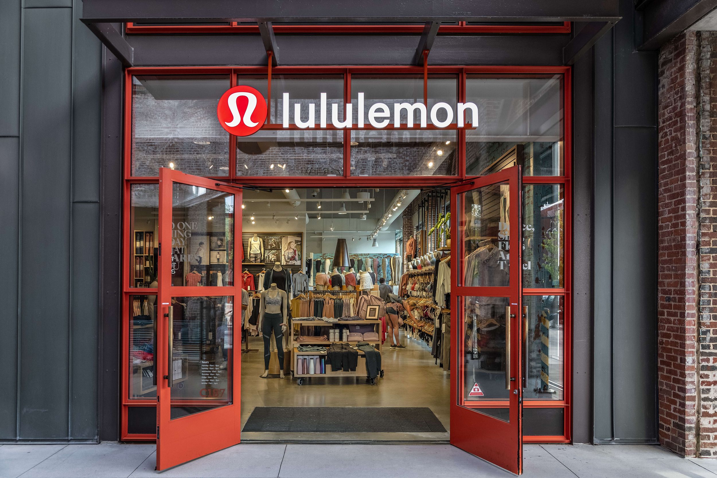 Lululemon ganó 97,8 millones de euros en el primer semestre.