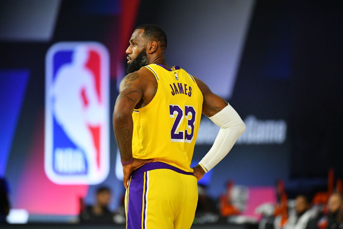 Los Lakers venden patrocinio de la camiseta p...