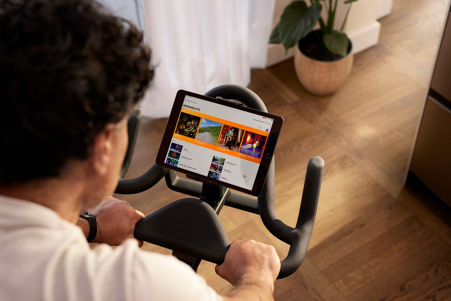 Basic-Fit  smart bike