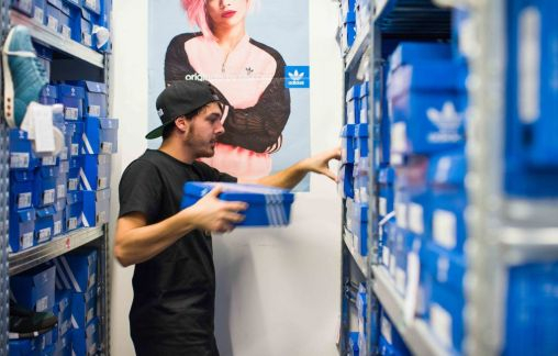 Adidas empleo en tienda online