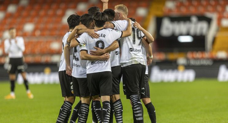 Valencia CF amplía su de con Pa...