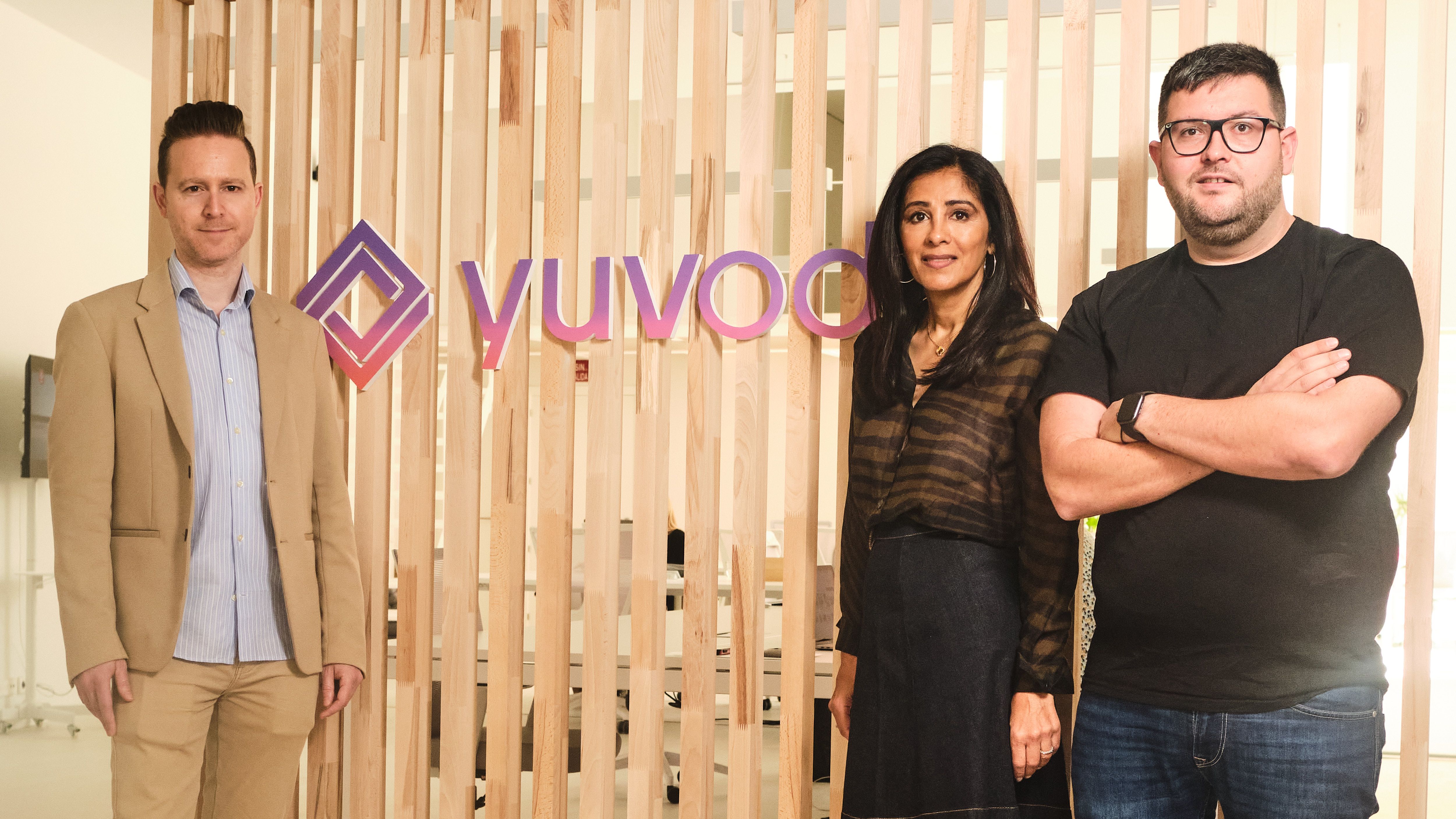 De izquierda a derecha, Jorge Gonzalez (director de tencología), Monica Logani (directora financiera) y Ricardo Tárraga (consejero delegado)