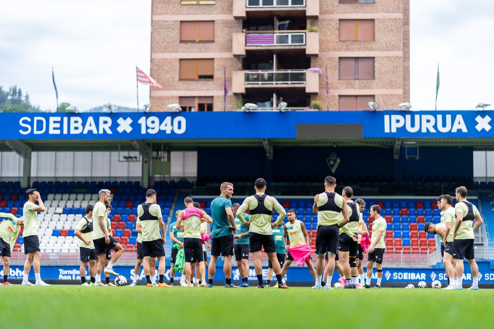 SD Eibar LaLiga equipo entrenamiento 2022 2023