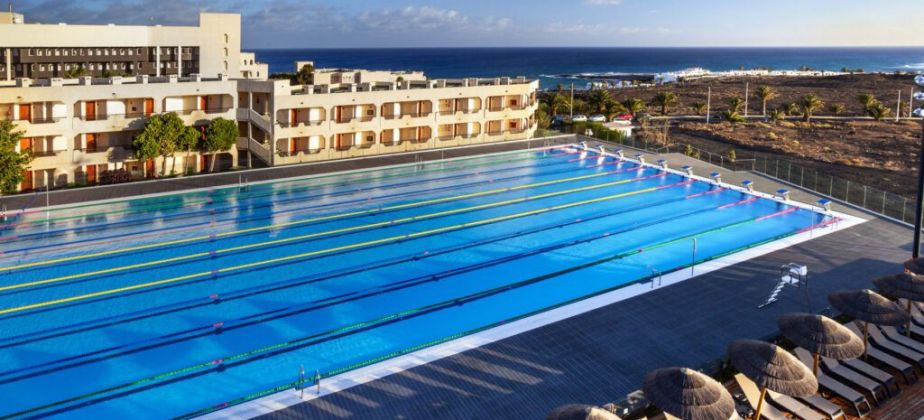 Piscina olímpica del Barceló Lanzarote Active Resort