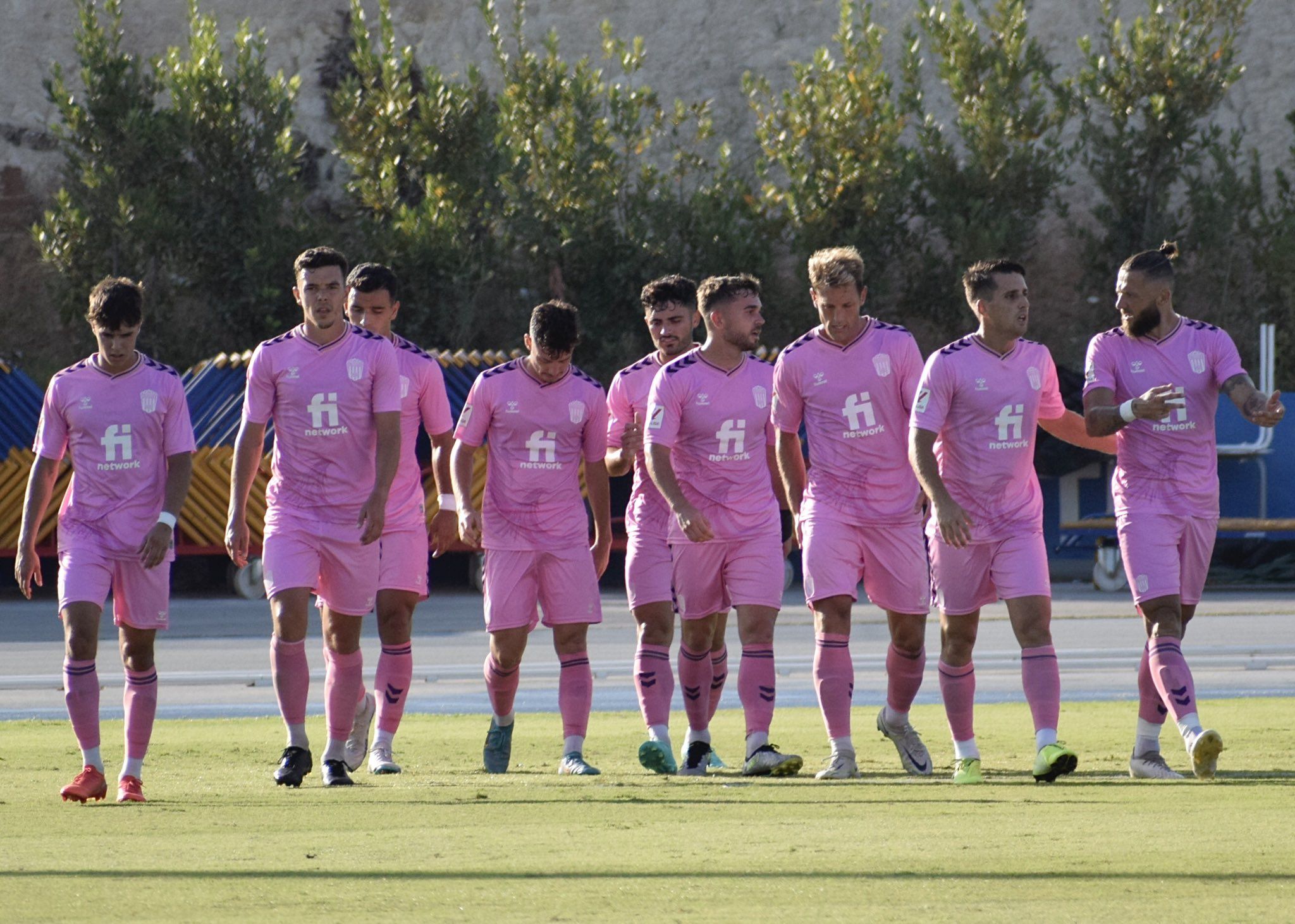 El CD Eldense firma para la manga al Ayuntamiento de Elda por 1,3