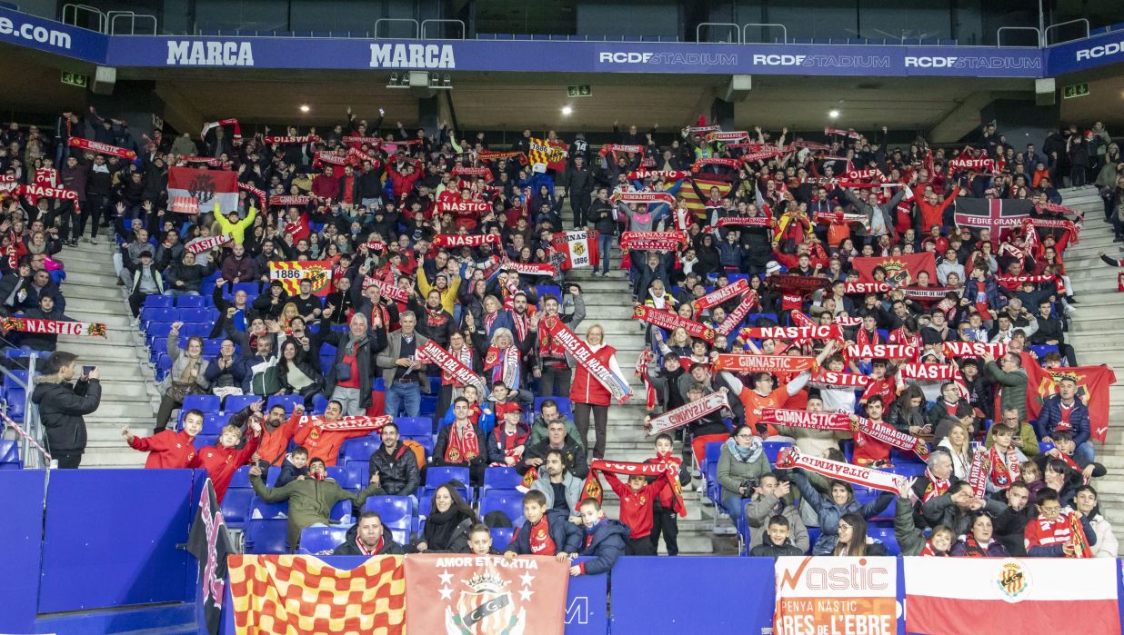 Once clubes de Primera Federación acuerdan un precio máximo de 15 euros