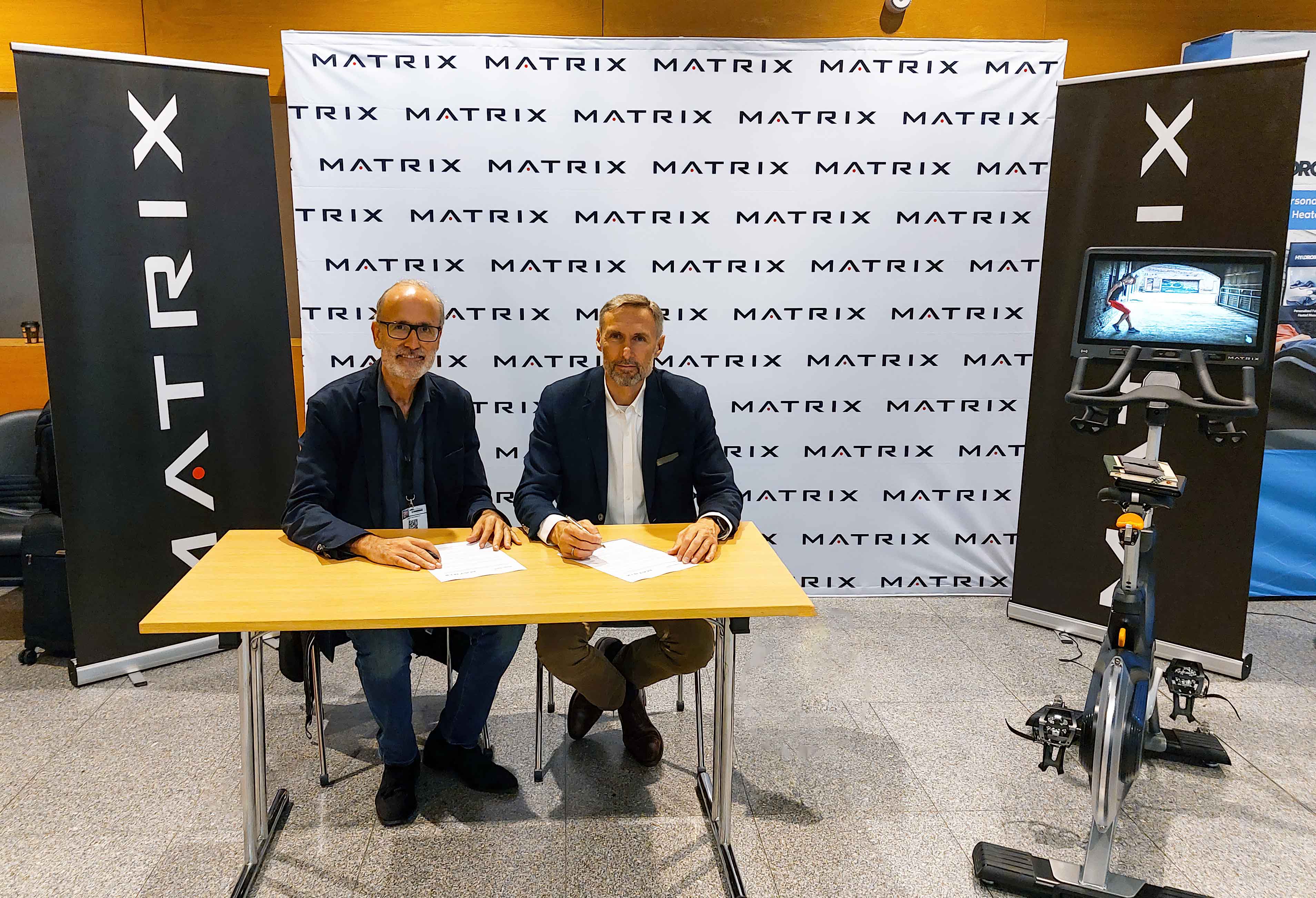 Foto renovacion acuerdo España Activa y Matrix Fitness