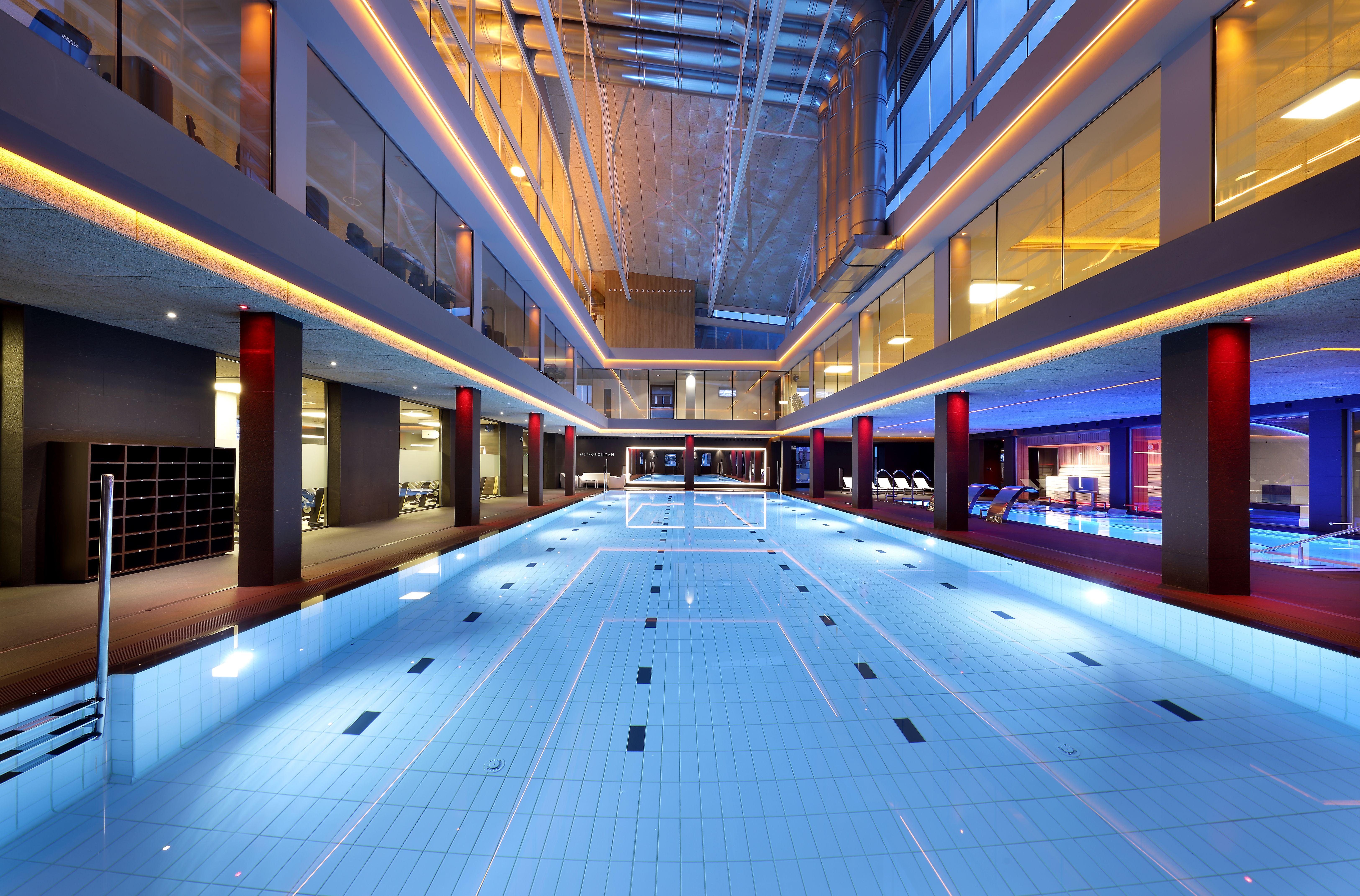 METROPOLITAN PISCINA BADALONA cataluña