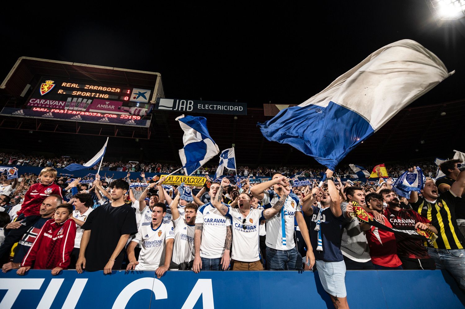 El Real Zaragoza vuelve a beneficios tras reducir un 81% sus