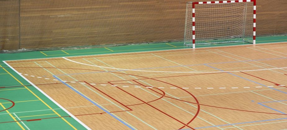 Treinta años después, Gerflor Iberia es la elegida para la renovación de la pista deportiva central de la sede del organismo © Javier Bravo 101