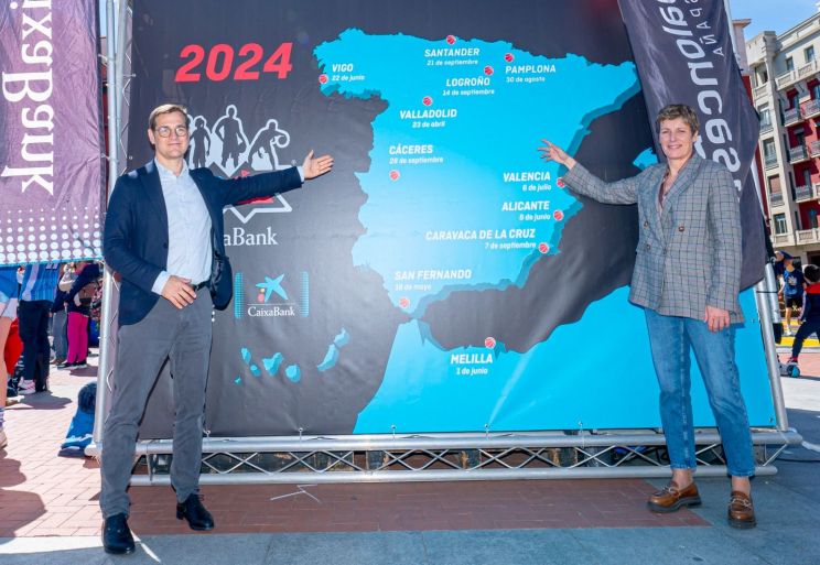 Íñigo Roy, director de estrategia de comunicación y patrocinios de CaixaBank, y Elisa Aguilar, presidenta de la FEB, en la presentación del Plaza 3x3 CaixaBank2024 Íñigo Roy, director de estrategia de comunicación y patrocinios de CaixaBank, y Elisa Aguilar, presidenta de la FEB, en la presentación del Plaza 3x3 CaixaBank2024