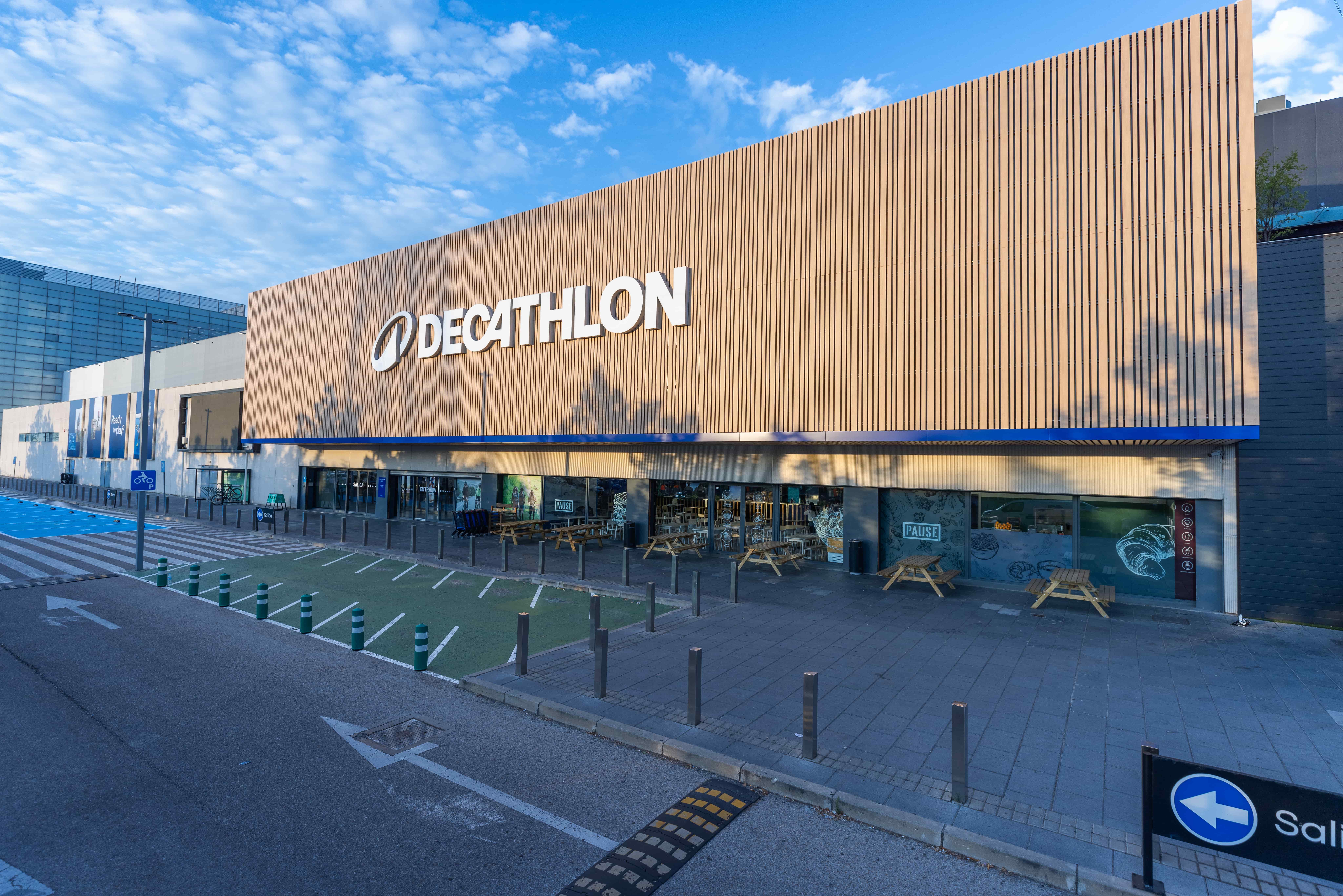 Tienda Decathlon SS Reyes (1)