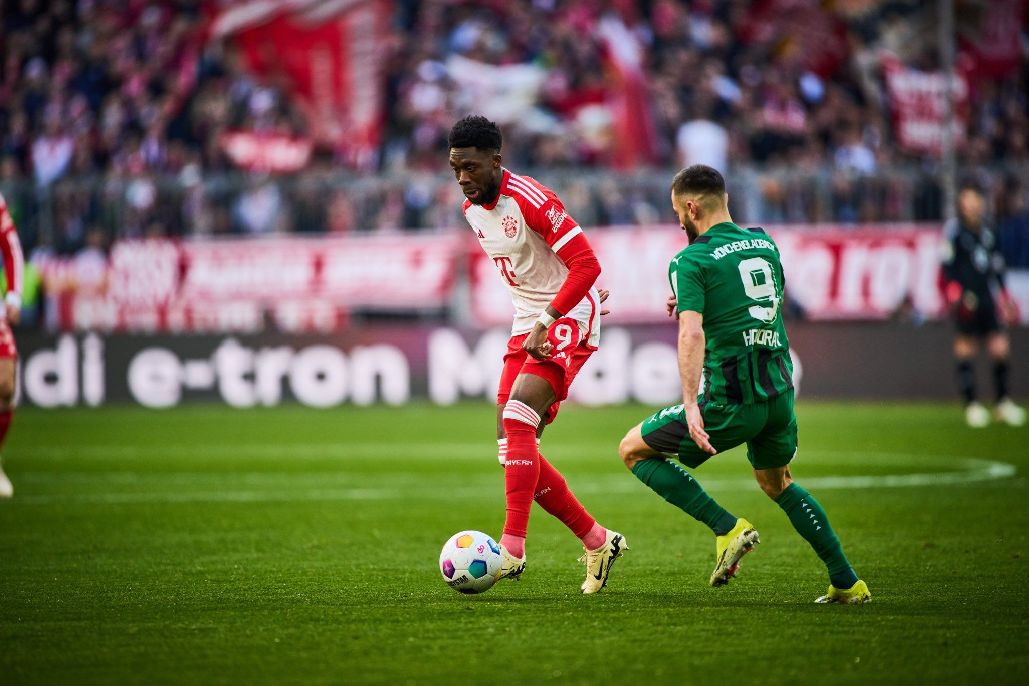 FC Bayern Alphonso Davies recurso Bundesliga Norteamerica 2024