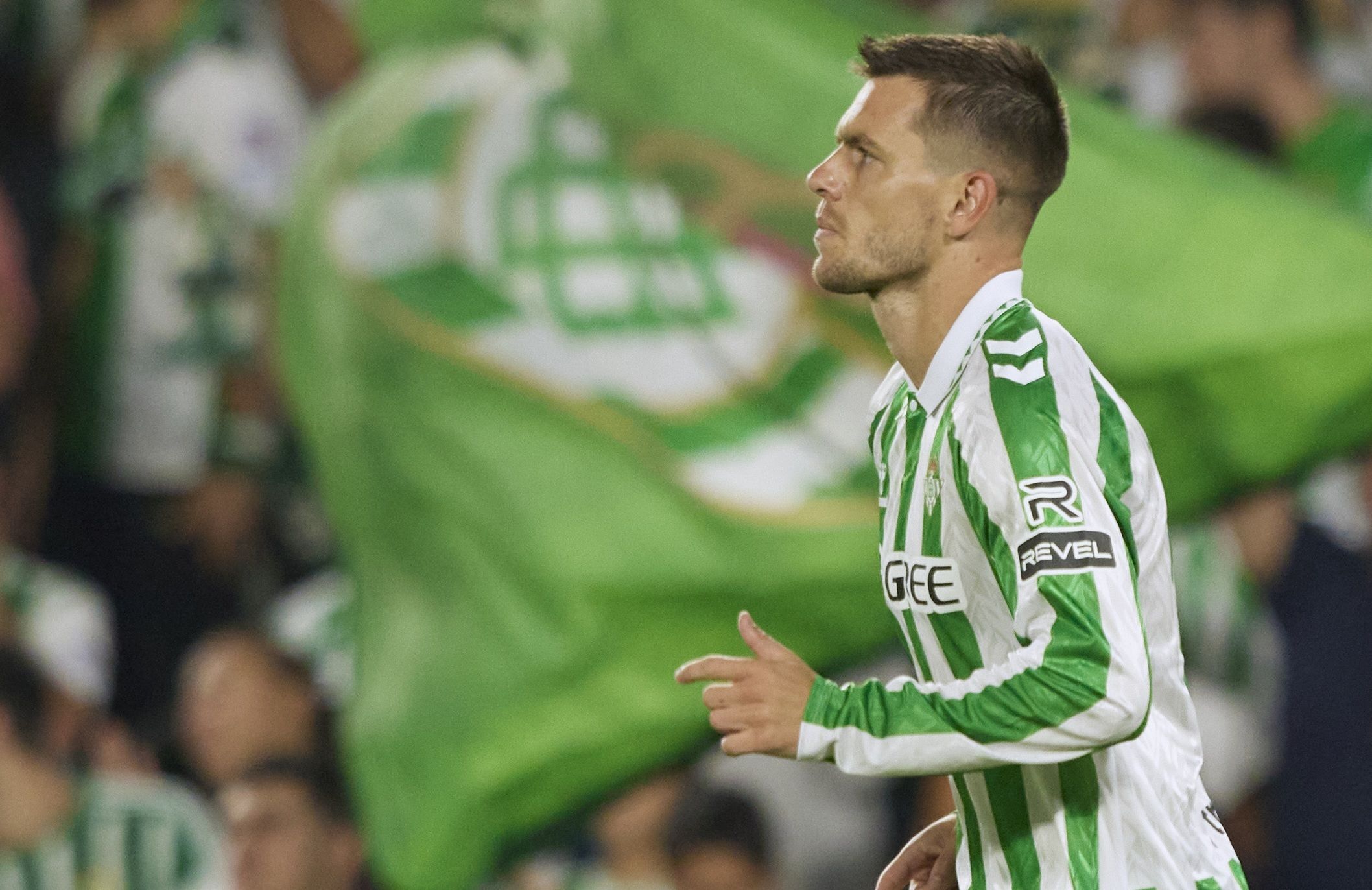 Real Betis 2024 2025 patrocinio camiseta revel