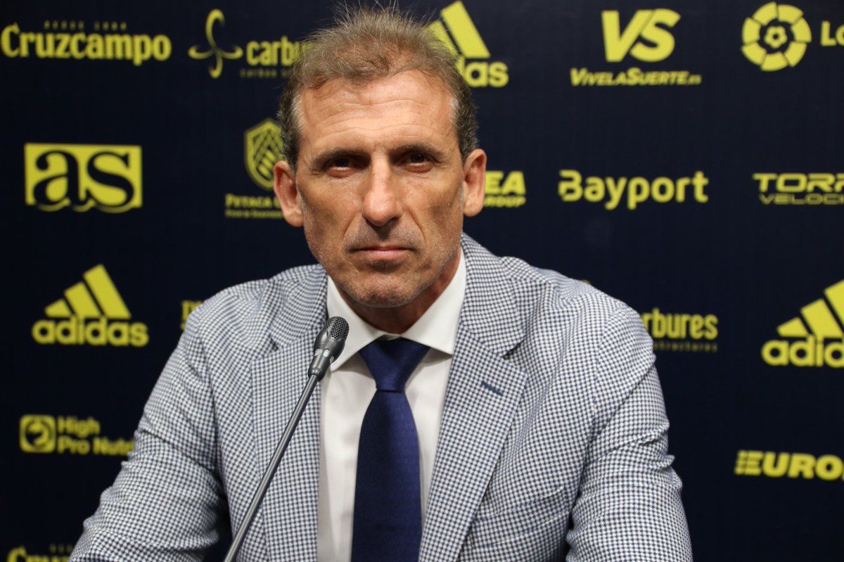 oscar arias cadiz director deportivo