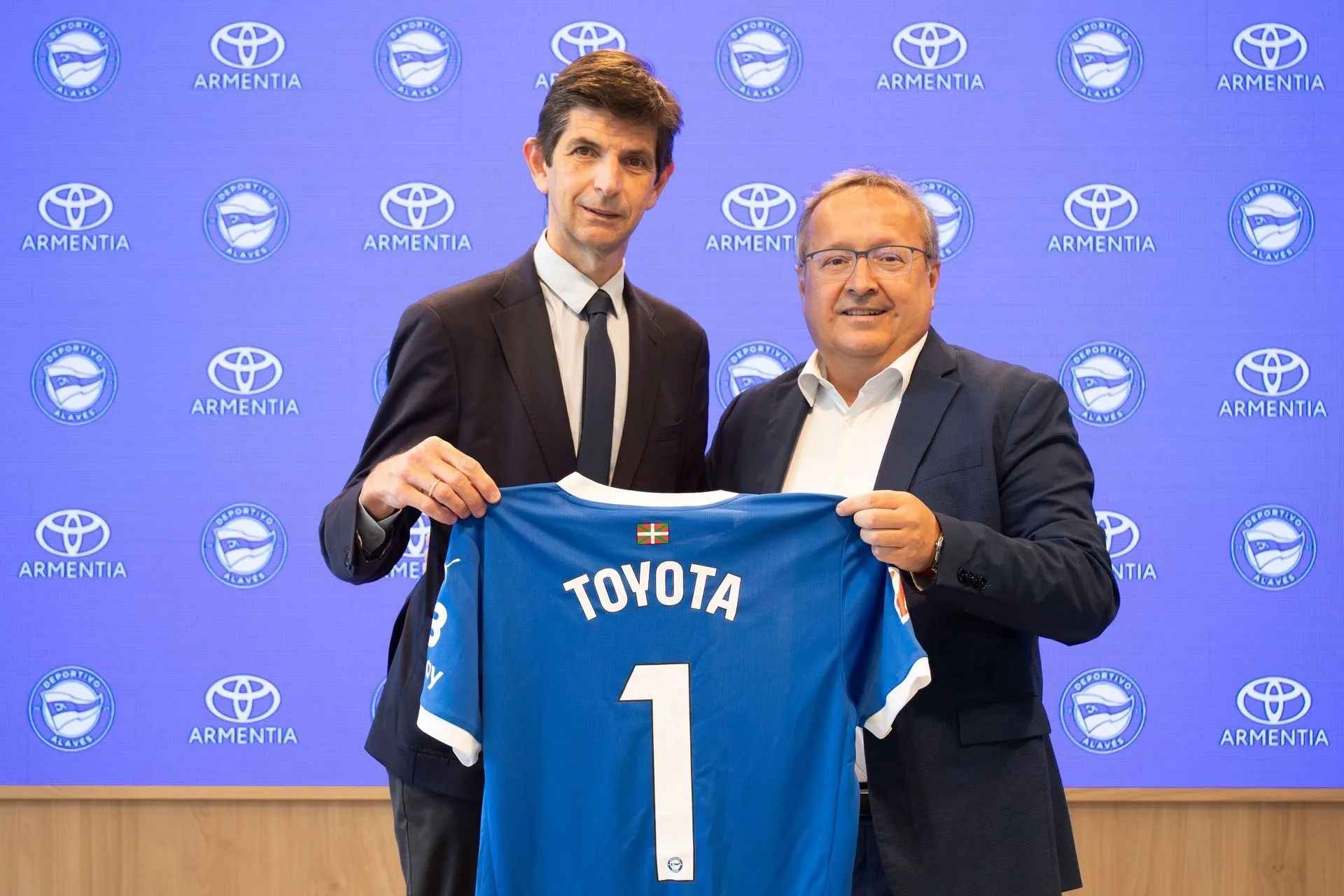 Deportivo Alavés Toyota patrocinio renovacion 2024