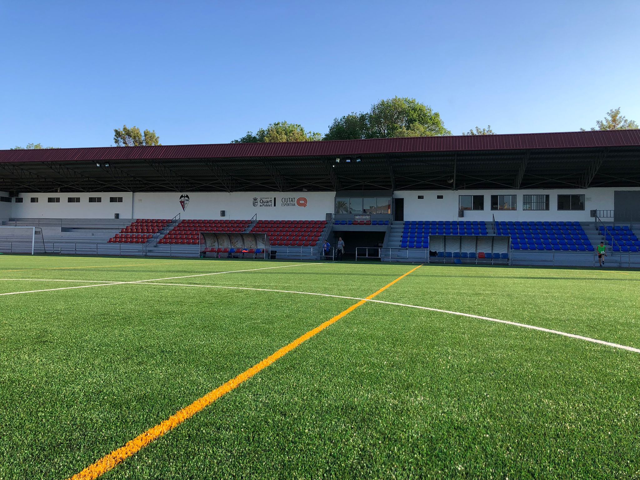 Campo de futbol césped recurso valencia