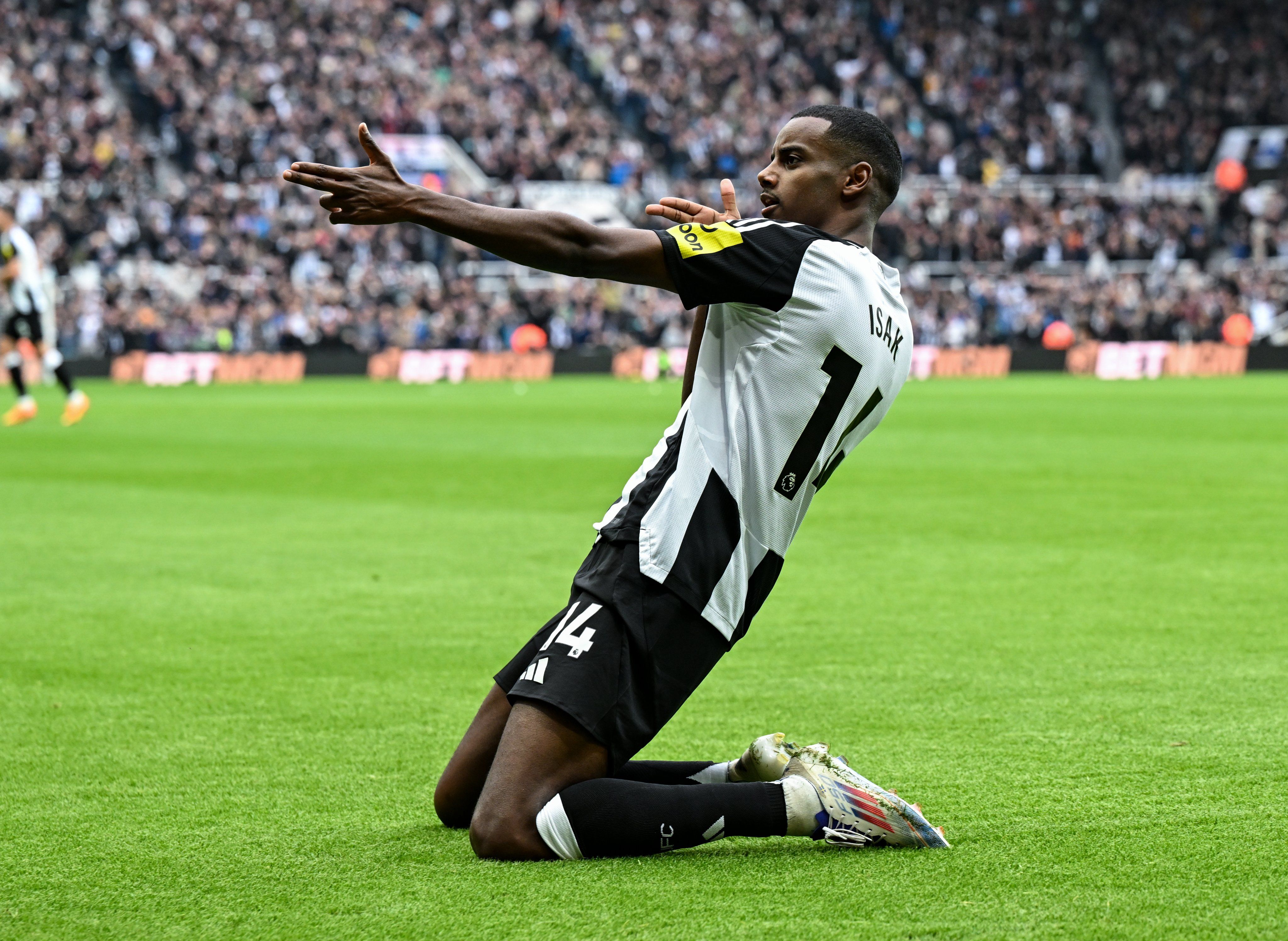 Isak Newcastle United 2024 2025