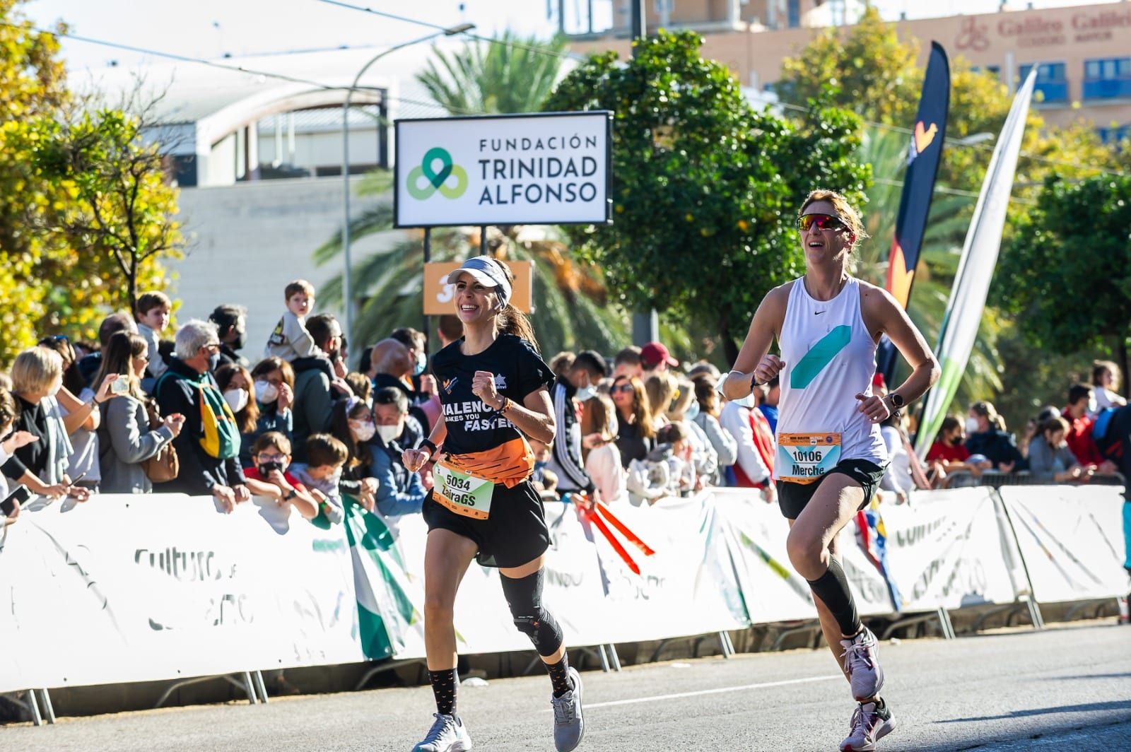 Mujer running Maratón de Valencia deporte outdoor