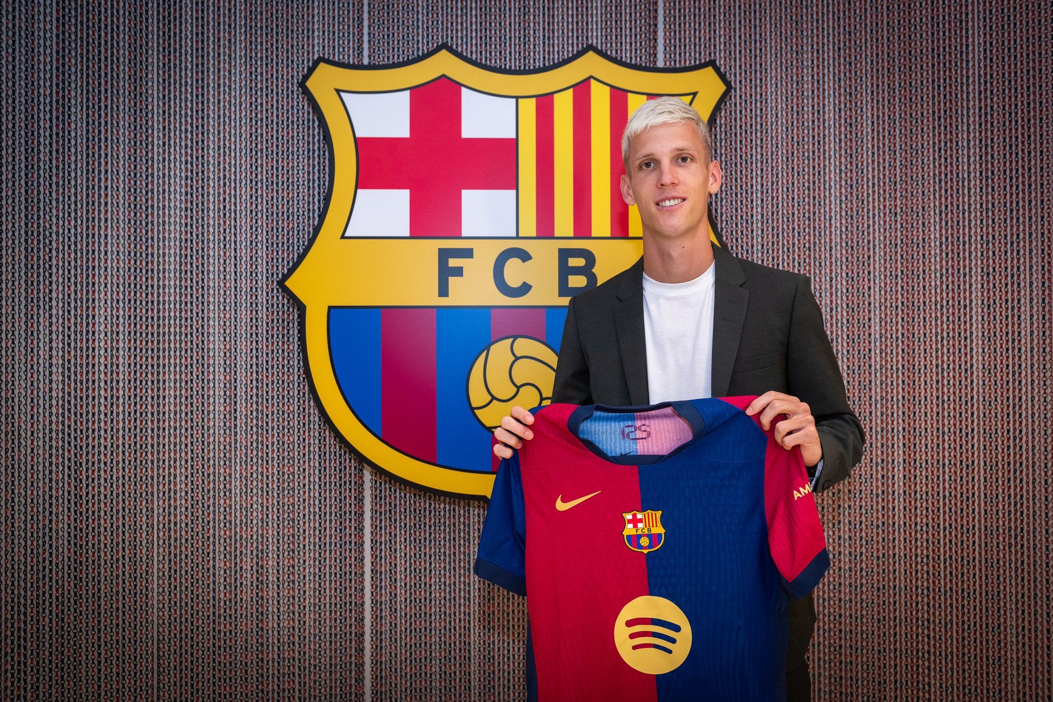 Dani Olmo, en su presentación como jugador del FC Barcelona en 2024 2025