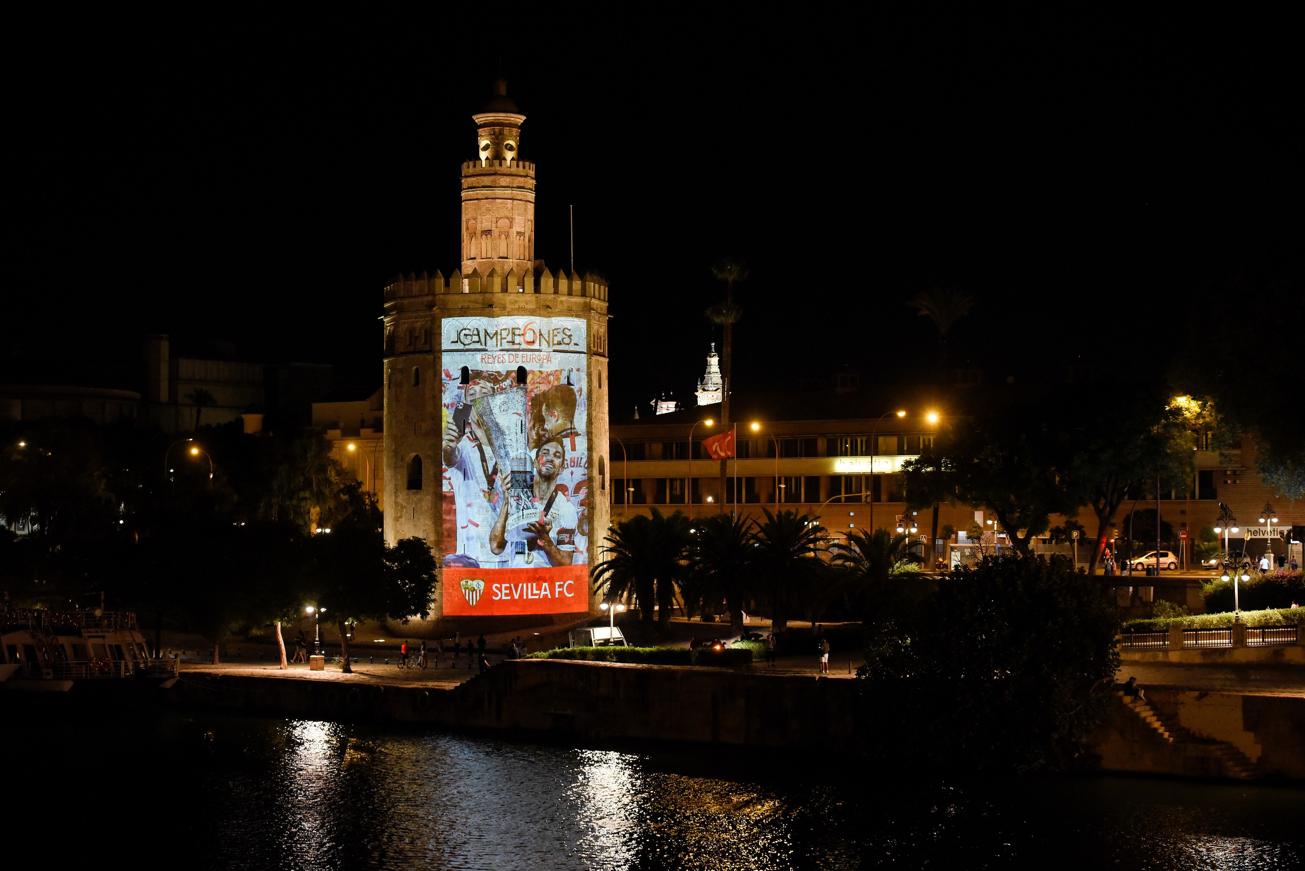 Sevilla FC torre de oro marca