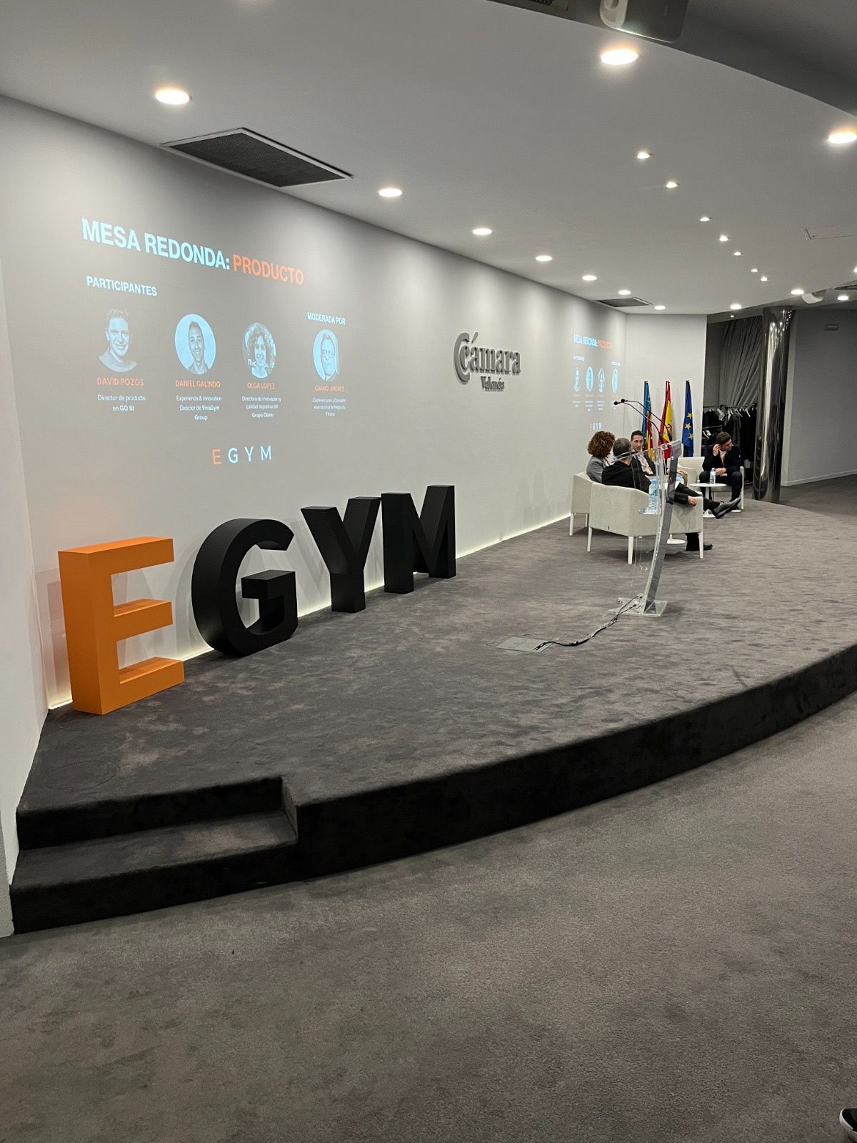 Entre los asistentes se encontraban fabricantes, proveedores, representantes de España Activa, gestores y profesionales del sector deportivo y de la salud