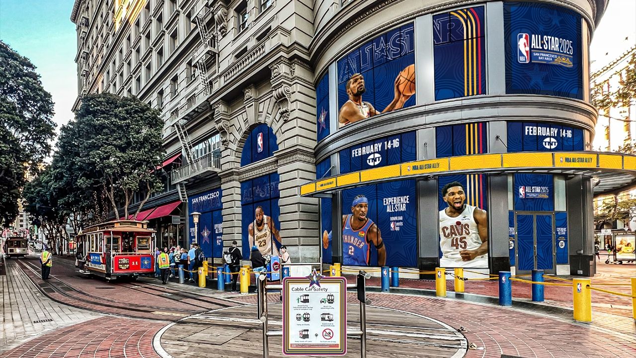 La NBA y los Warriors abrieron dos tiendas en el corazón de la ciudad. En ellas realizaron acciones con American Express, Bleacher Report, Foot Locker o Puma y eventos para la comunidad